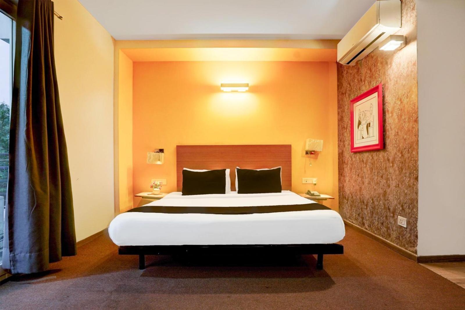 Hotel Aerotech Near Delhi Airport 4*